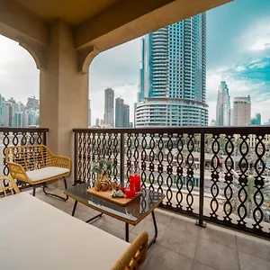 Durrani Homes - Glam Living Besides Mall- 2br With Study Third Converted Apartment