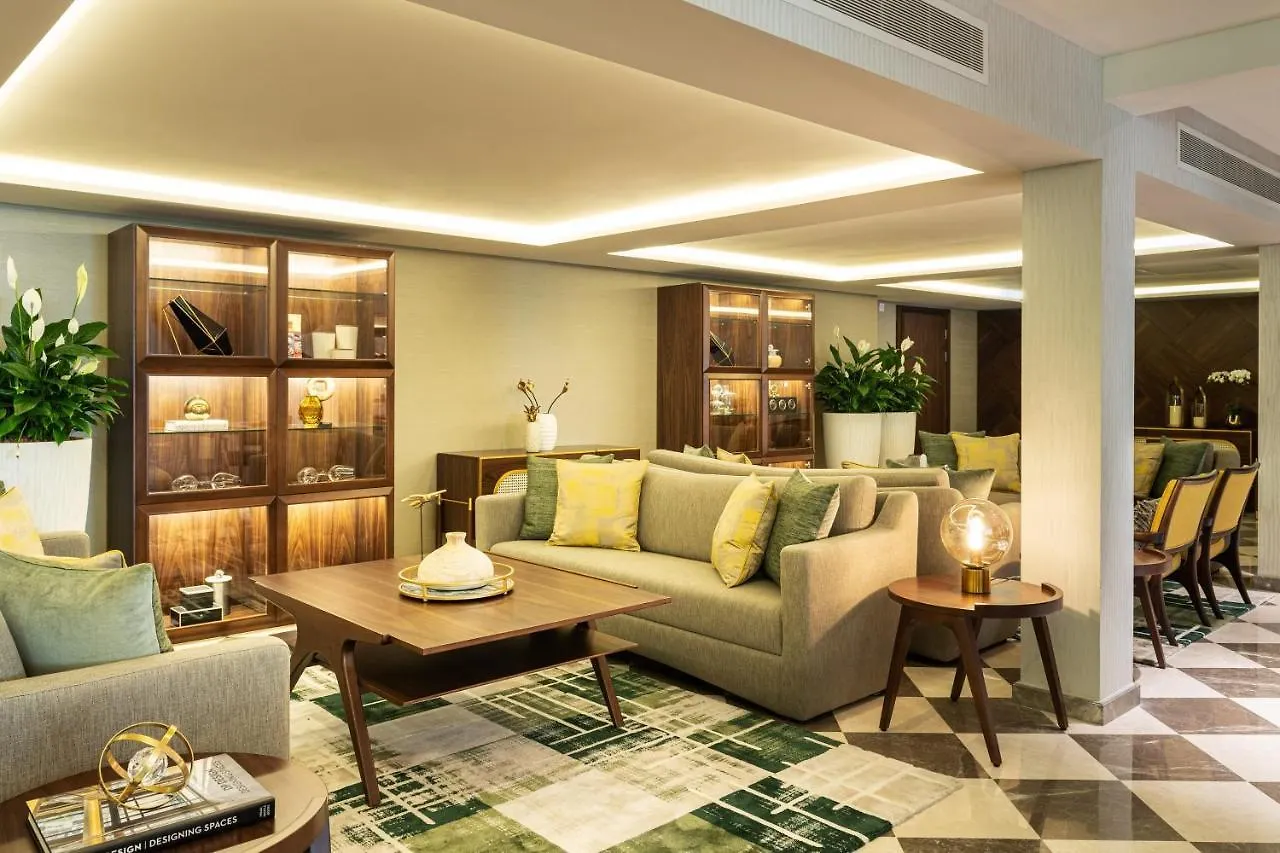 Le Meridien Dubai Hotel & Conference Centre 5*,