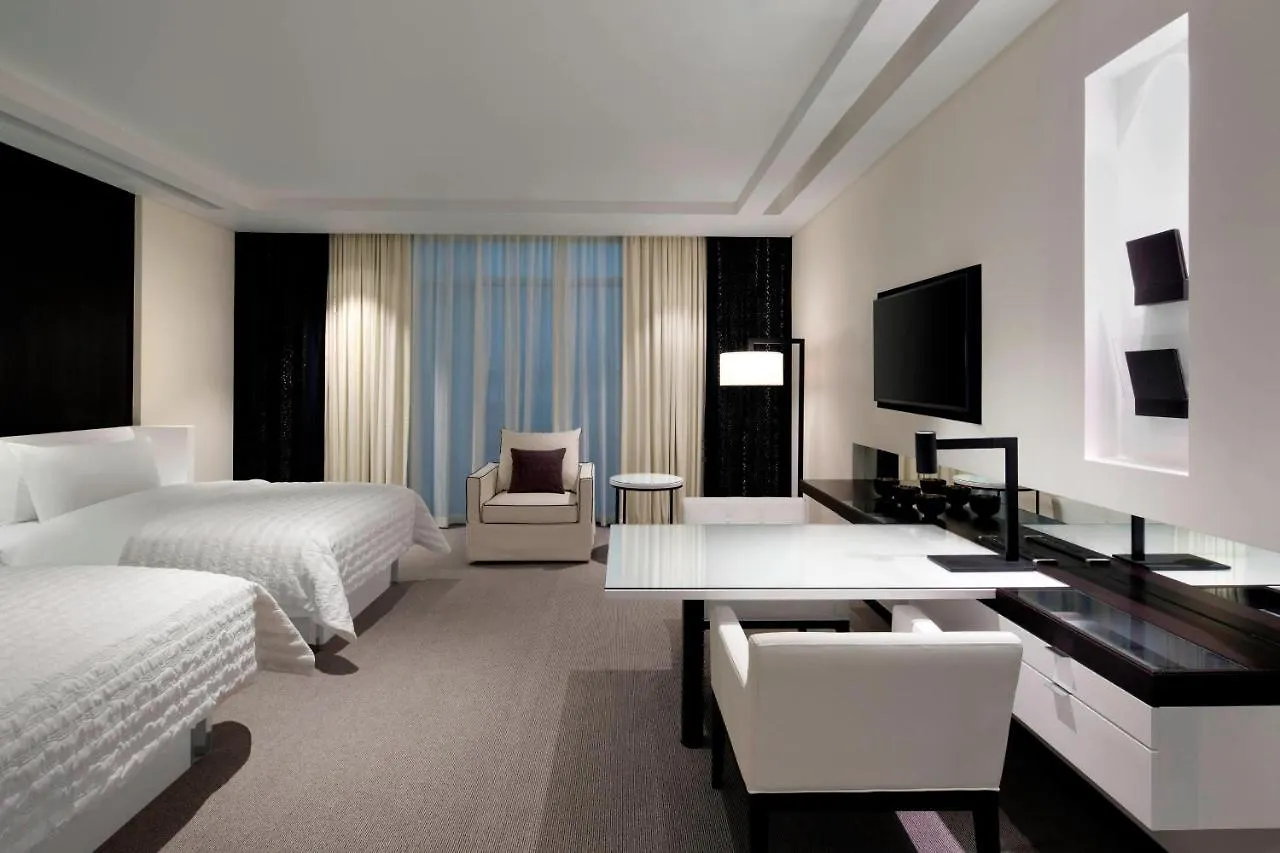 Le Meridien Dubai Hotel & Conference Centre 5*,