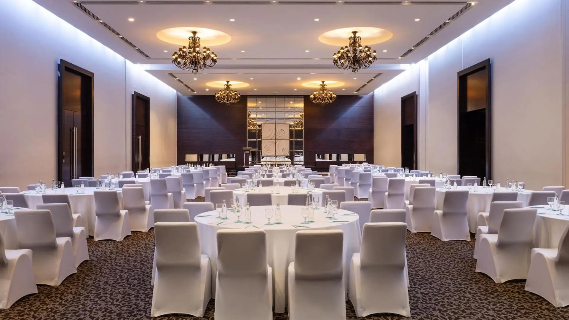 Le Meridien Dubai Hotel & Conference Centre