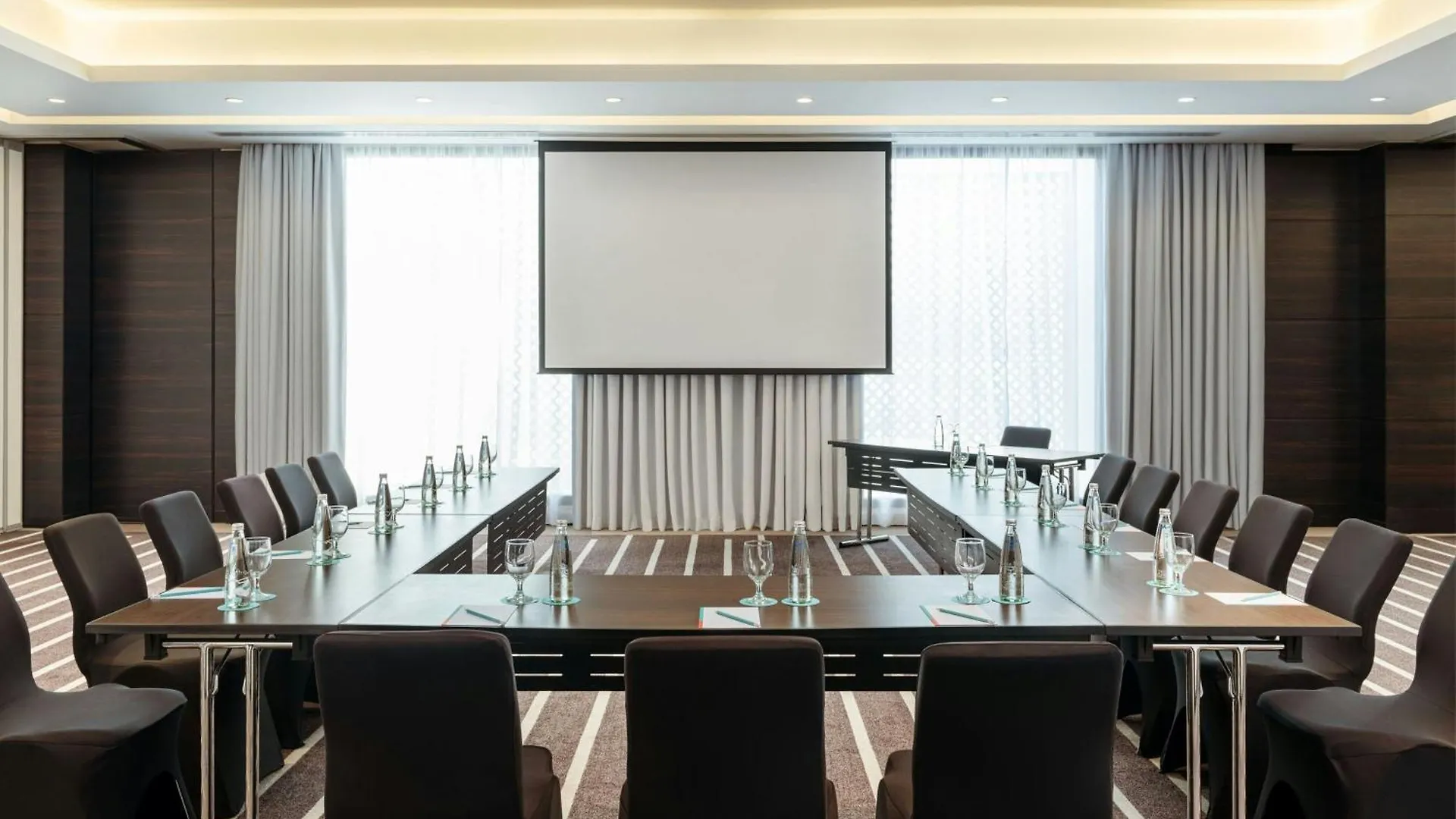 Le Meridien Dubai Hotel & Conference Centre