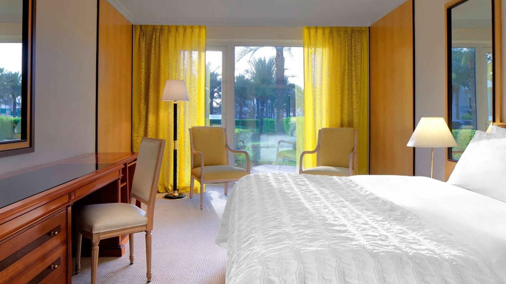 Le Meridien Dubai Hotel & Conference Centre