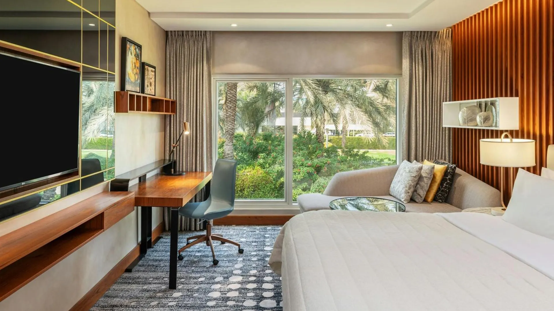 Le Meridien Dubai Hotel & Conference Centre 5*,  United Arab Emirates