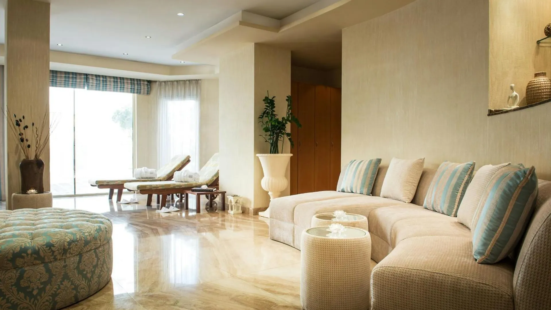 Le Meridien Dubai Hotel & Conference Centre