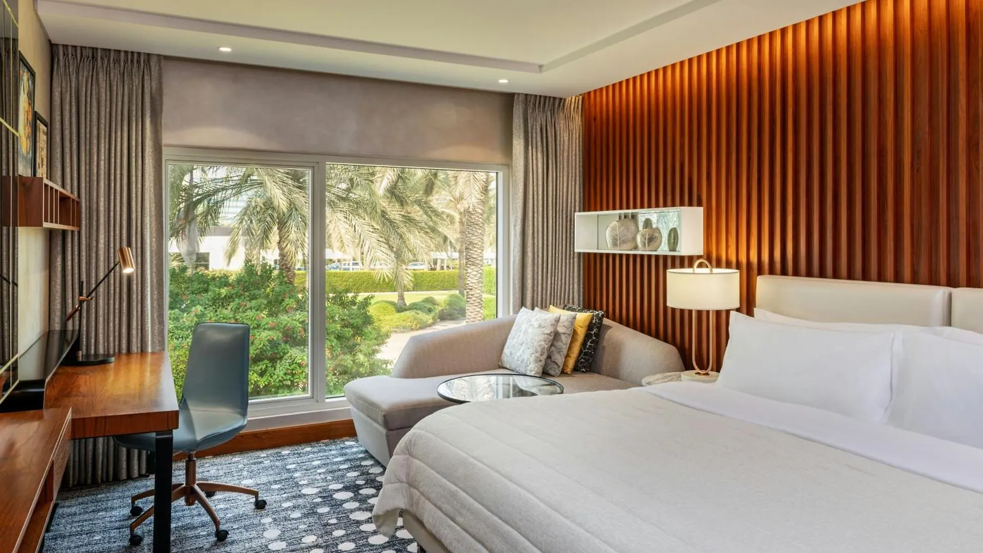 Le Meridien Dubai Hotel & Conference Centre